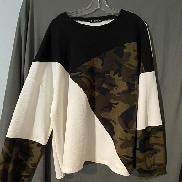 SHEIN Tops - LAST CHANCE Color block long sleeve top